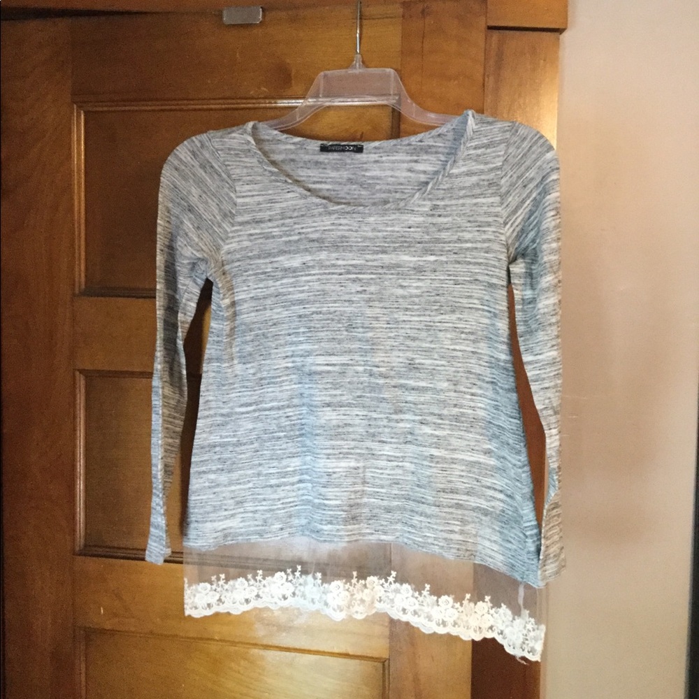 Papermoon Grey Lace Hem Top - Stitch Fix.     B013